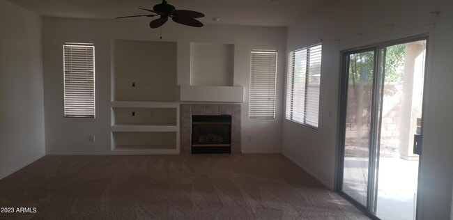 Building Photo - 1051 E Sherri Dr