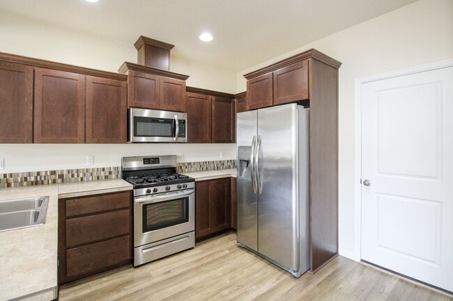 Building Photo - 5763 Joynak St S