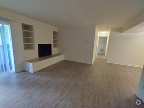 Building Photo - 600 Reusens Rd