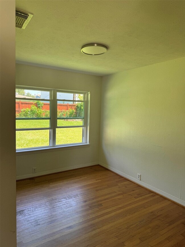 Building Photo - 946 Stonecrest Dr