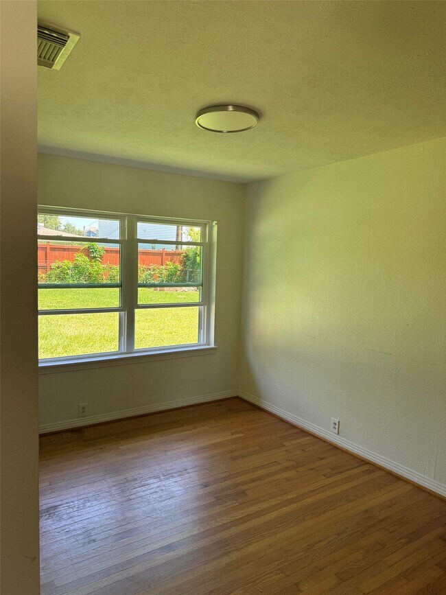 Foto del edificio - 946 Stonecrest Dr