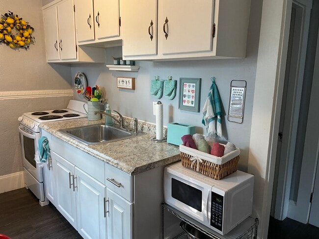 Building Photo - 39 Thorndike St