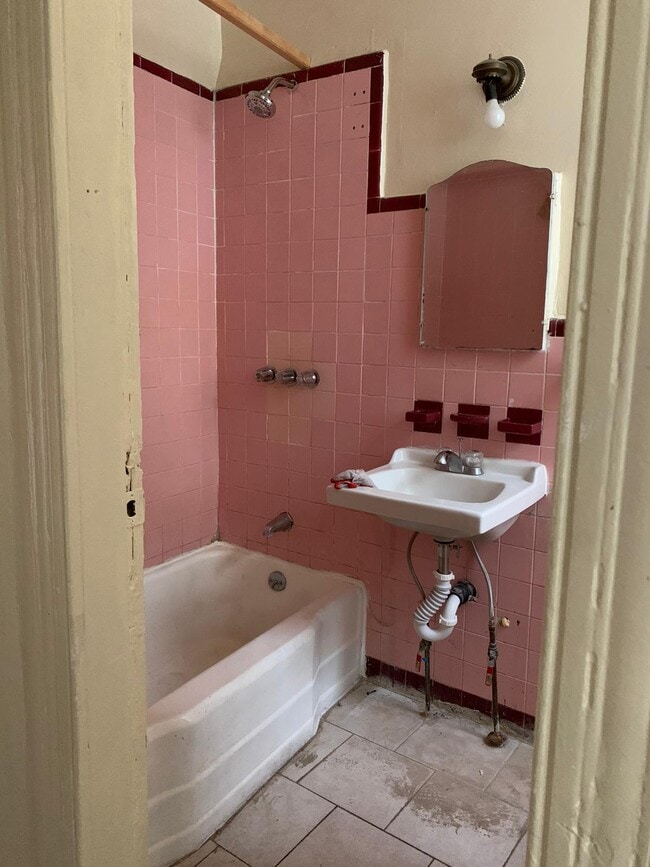 Baño - 105 Roseville Ave