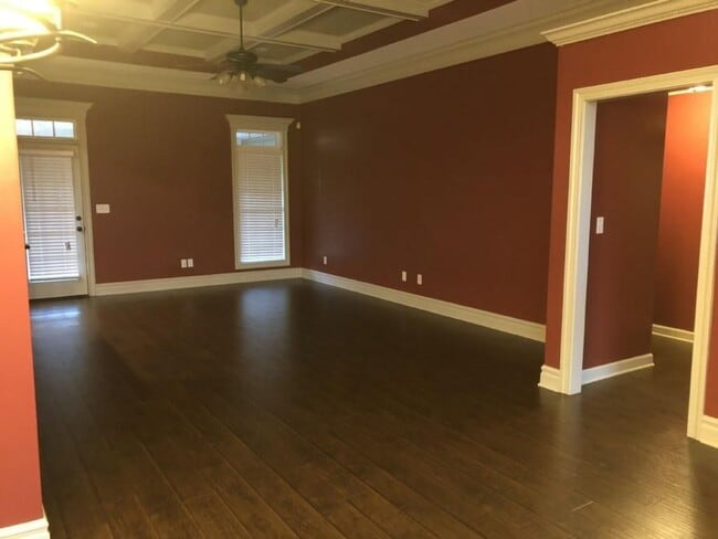 Foto del edificio - Modern Elegance in Valdosta: Spacious 4BR/...