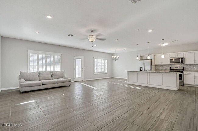 Building Photo - 261 Emerald Sun Dr