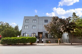 Building Photo - 2205 W Medill Ave