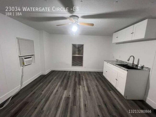 Photo - 23034 Watergate Cir House