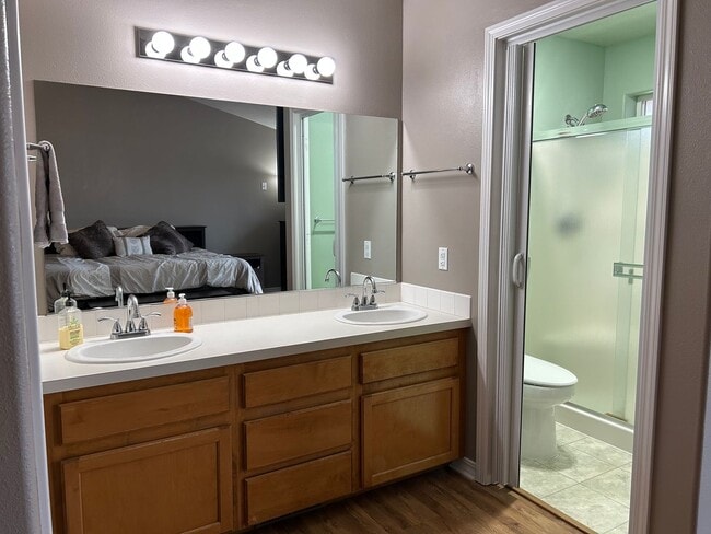 Building Photo - Short term Furnished Home