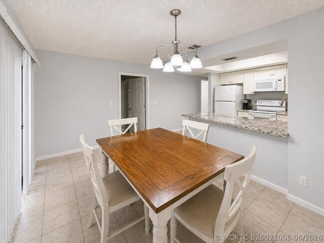 Building Photo - 9262 Green Meadows Way