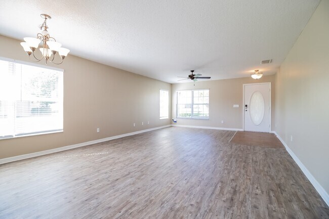 Building Photo - 2677 Grassmoor Loop