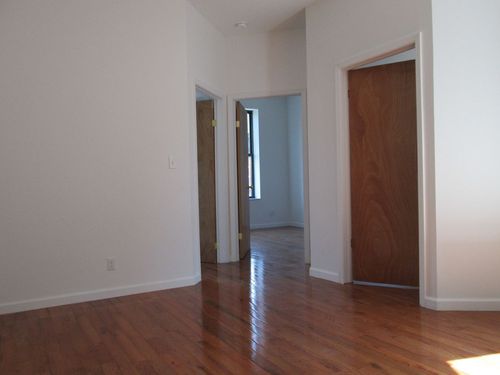 Primary Photo - 122 Saint Marks Pl