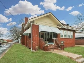 Building Photo - 107 E Archer Ave