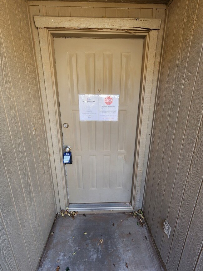 Foto del edificio - 3 bed 2 bath 2 car garage!