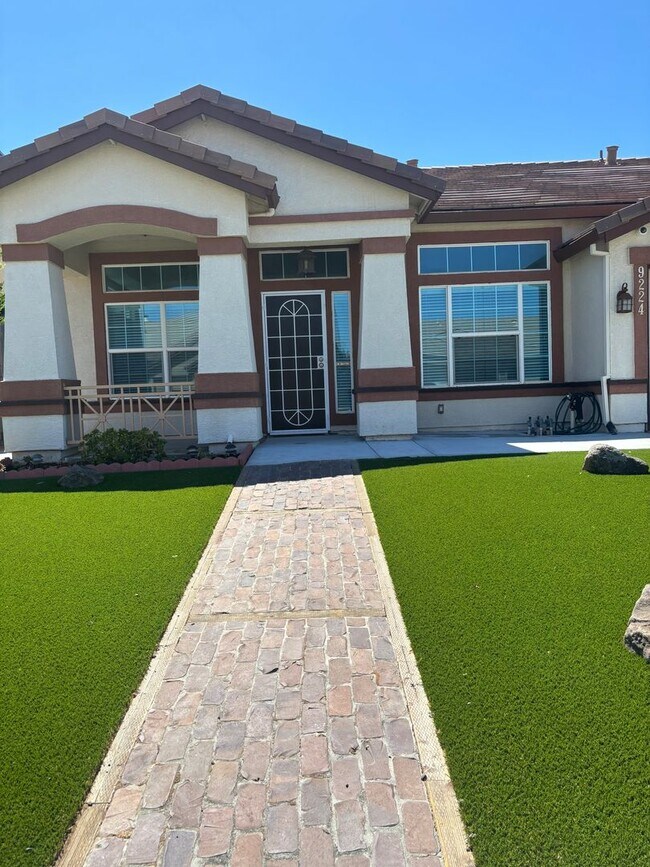 Building Photo - Beautiful 4-bedroom home!