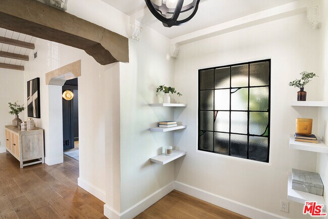 Foto del edificio - 311 N Mansfield Ave