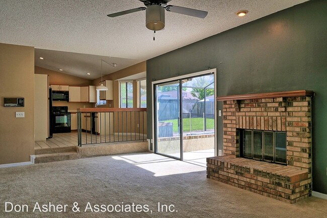 Building Photo - 4 br, 3 bath House - 817 Swaying Palm Dr