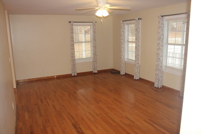 Foto del edificio - 190 Sheep Ranch Rd SE