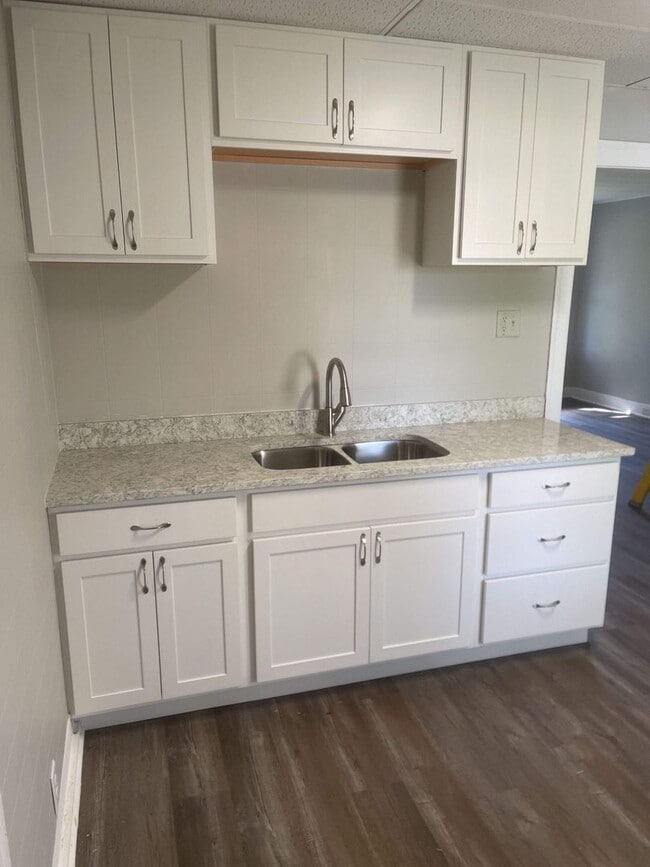 Building Photo - 2 bedroom House for Rent