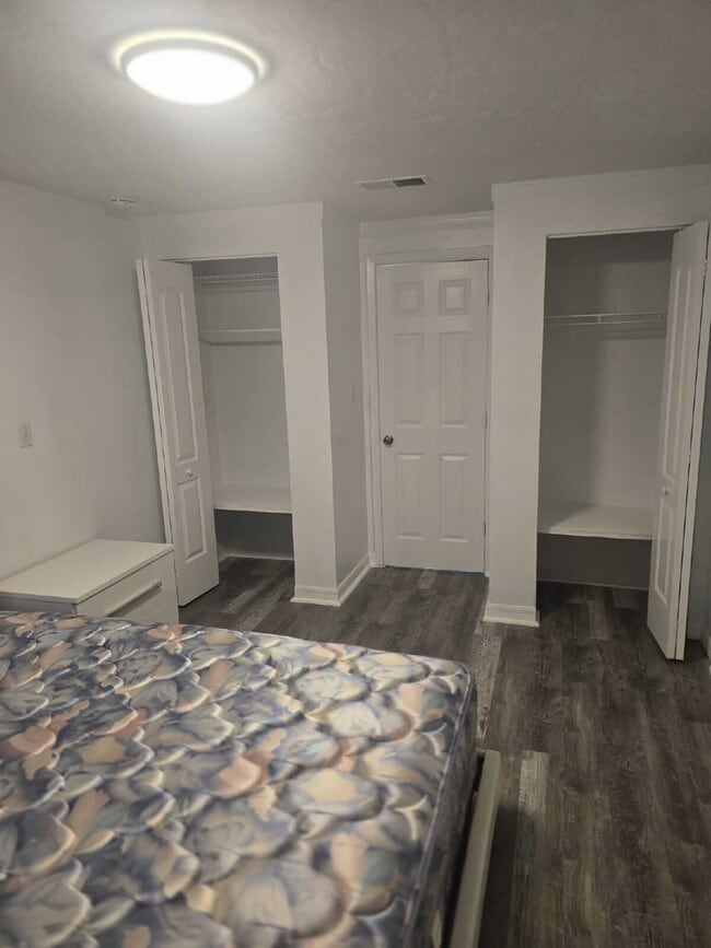 Building Photo - Beautiful remodeled Studio/efficiency in Hudson, FL