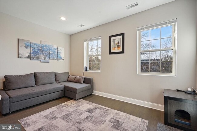 Building Photo - 4809 3rd St NW