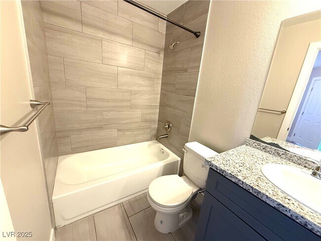 Foto del edificio - 6800 E Lake Mead Blvd