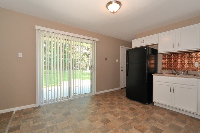 Building Photo - 1341 Columbus Dr