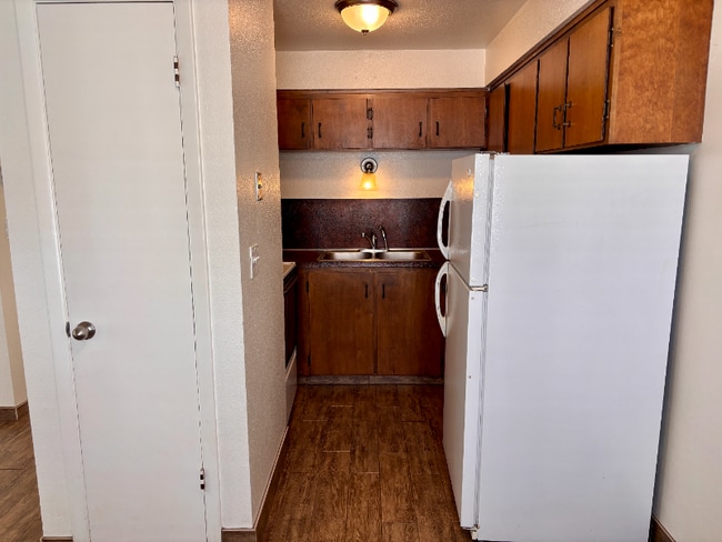 Building Photo - 365 W 550 N