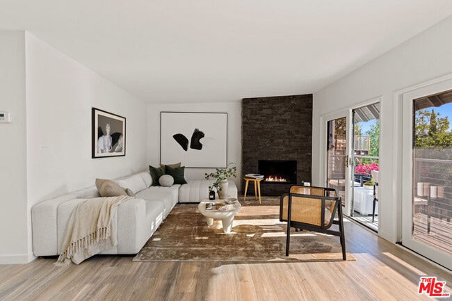 Foto del edificio - 2753 La Cuesta Dr