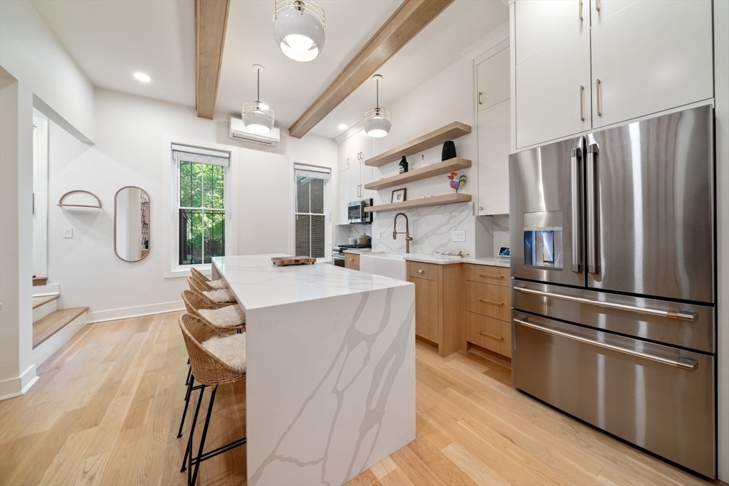 Foto principal - 54 E Springfield St