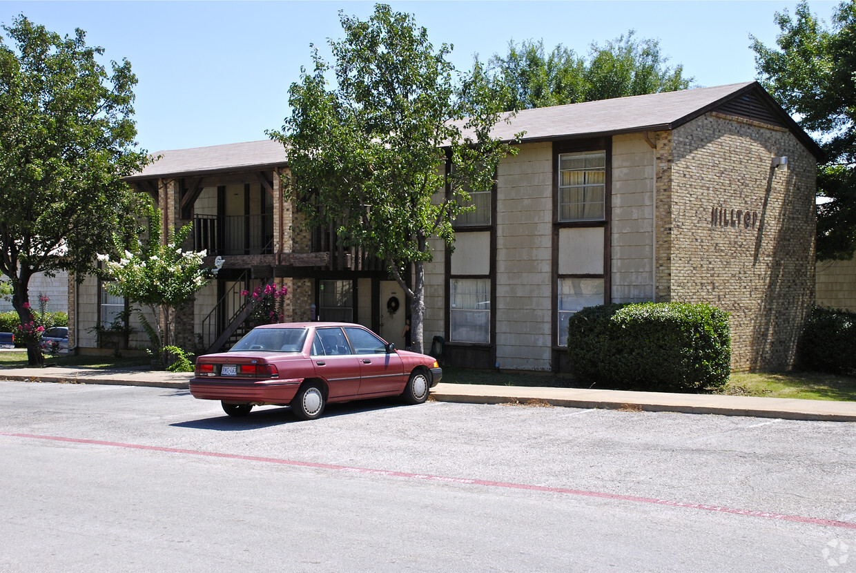 Primary Photo - Hilltop Apartments