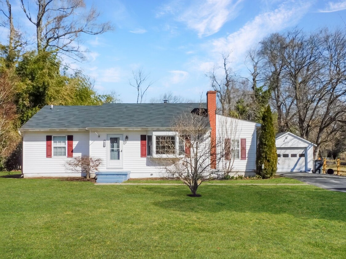 Primary Photo - 46056 E Sunrise Drive
