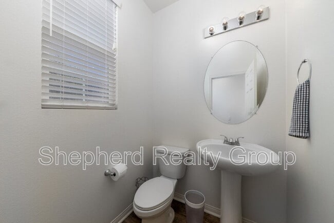 Building Photo - 28468 Sunflower St