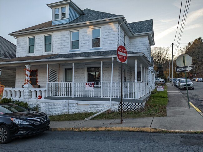 Building Photo - 315 N Heller Ave
