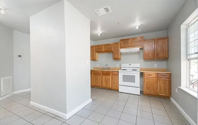 Building Photo - 507 Oregon St
