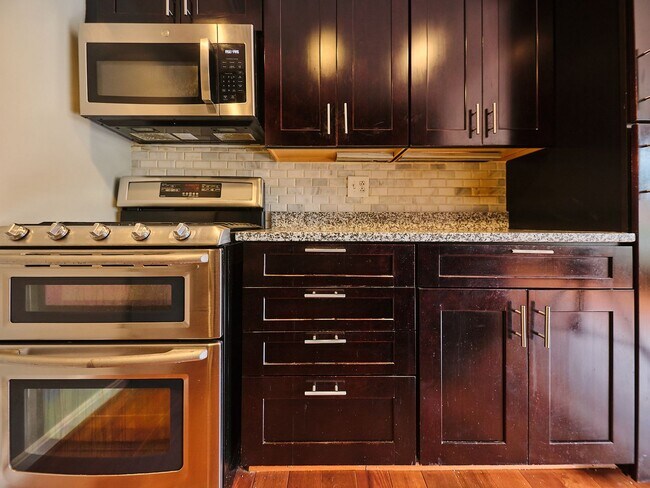 Foto del edificio - 4114 Davis Pl NW