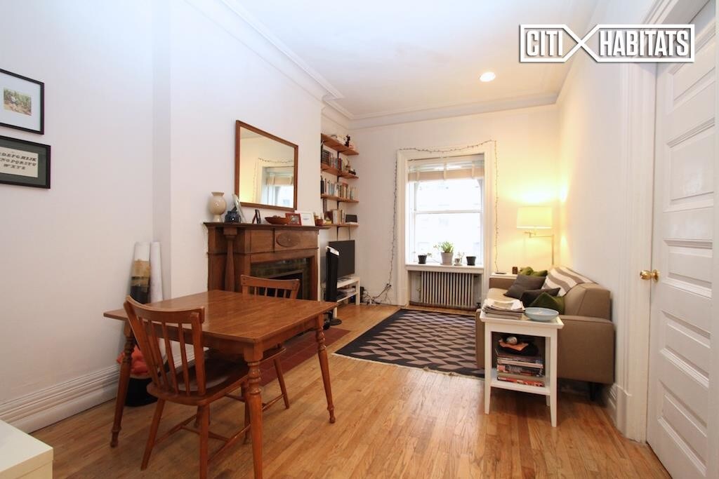 Primary Photo - 323 W 82nd St