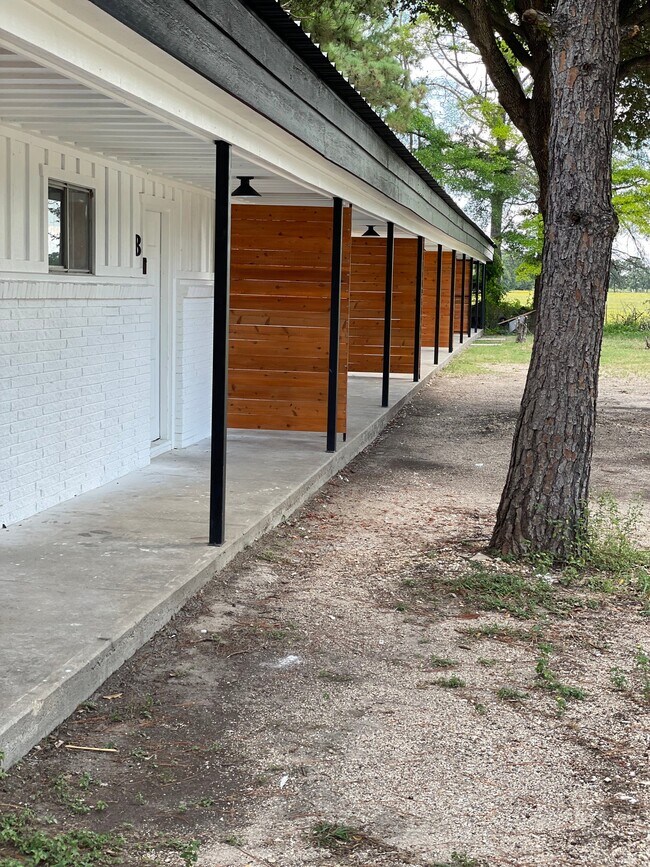 Building Photo - 1210 FM 667