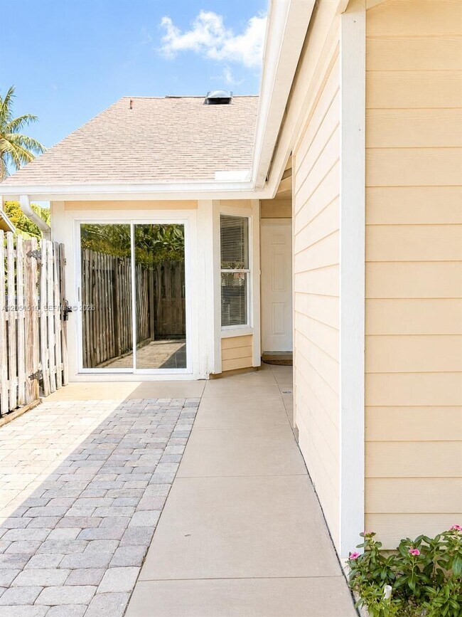 Foto del edificio - 12686 Westhampton Cir