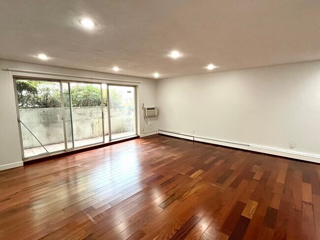 Foto del edificio - 383 Langley Rd