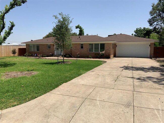 Foto del edificio - 7614 Currin Dr