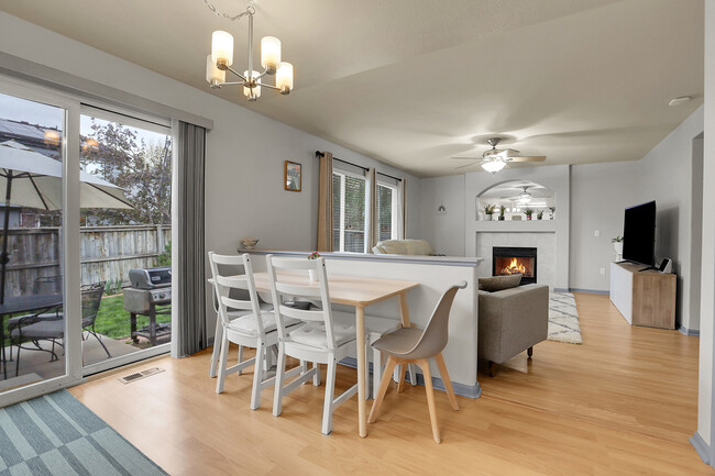 Building Photo - 9648 Moss Rose Cir
