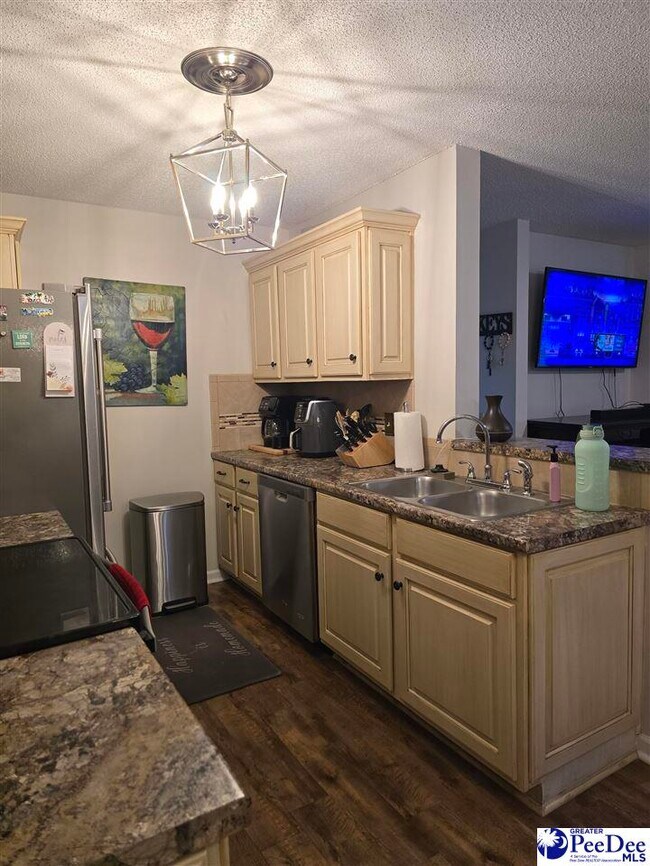 Foto del edificio - 711 Coventry Ln