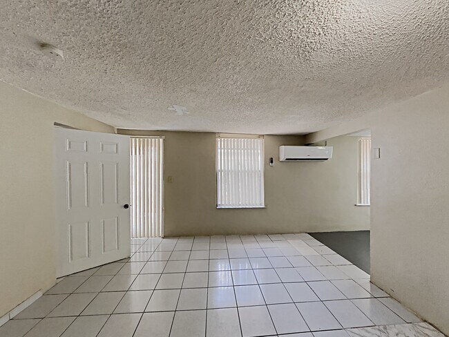Foto del edificio - 5735 Hayes St