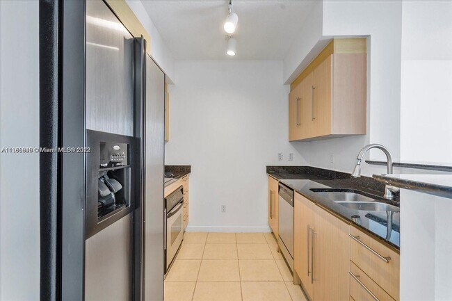 Building Photo - 325 S Biscayne Blvd