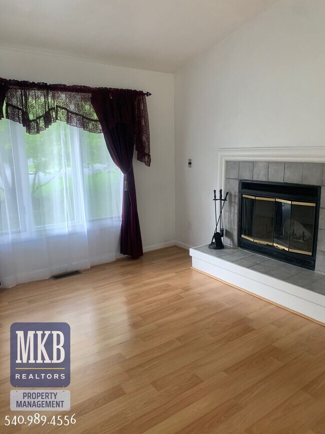 Foto del edificio - 7847 Forest Edge Dr