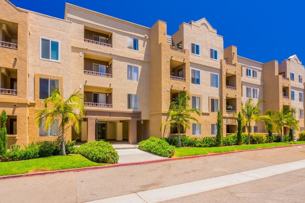 Villa de Vicenza. Vista exterior - 3520 Lebon Dr