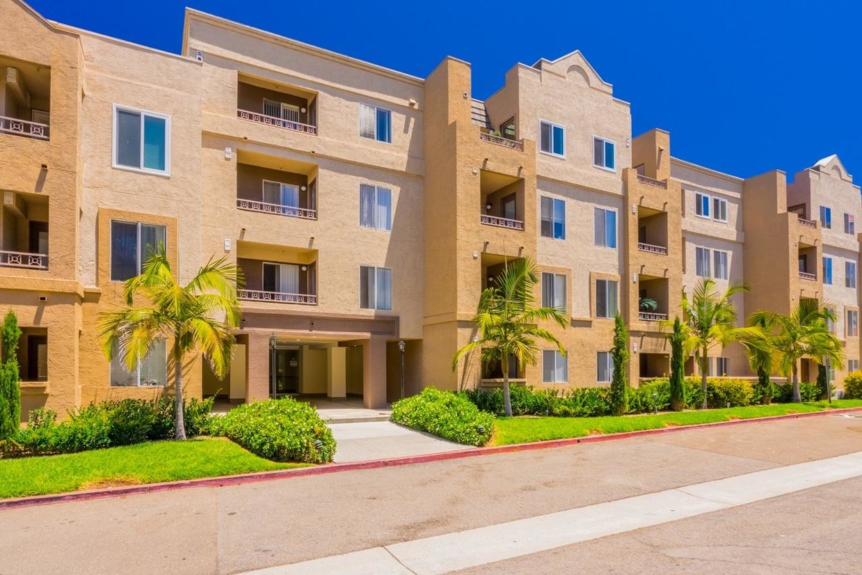 Villa Vicenza. Exterior view - 3520 Lebon Dr