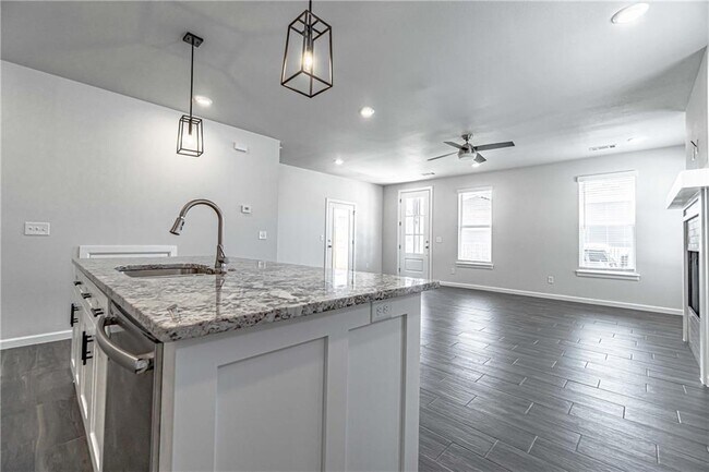 Foto del edificio - 1727 W Whitney Ln