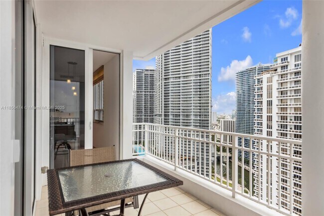 Foto del edificio - 801 Brickell Key Blvd