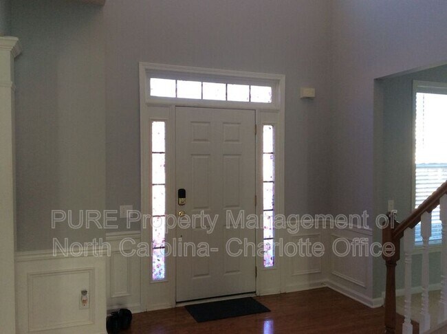Foto del edificio - 7713 Noland Woods Dr